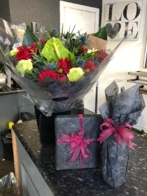 A beautiful bouquet for that special person in your life. Comes with chocs and a bottle of red or white.